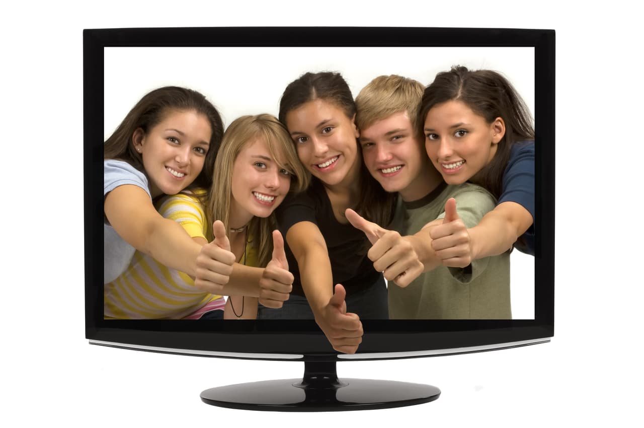 Al final, toda la comunidad de Enamorándonos (amigos, familiares, público) será partícipe de la relación, ya sea por medio de redes sociales o teléfono, y contribuirá a que cada pareja tenga un final feliz y, quién sabe, quizá hasta que haya muchos matrimonios y bebés.