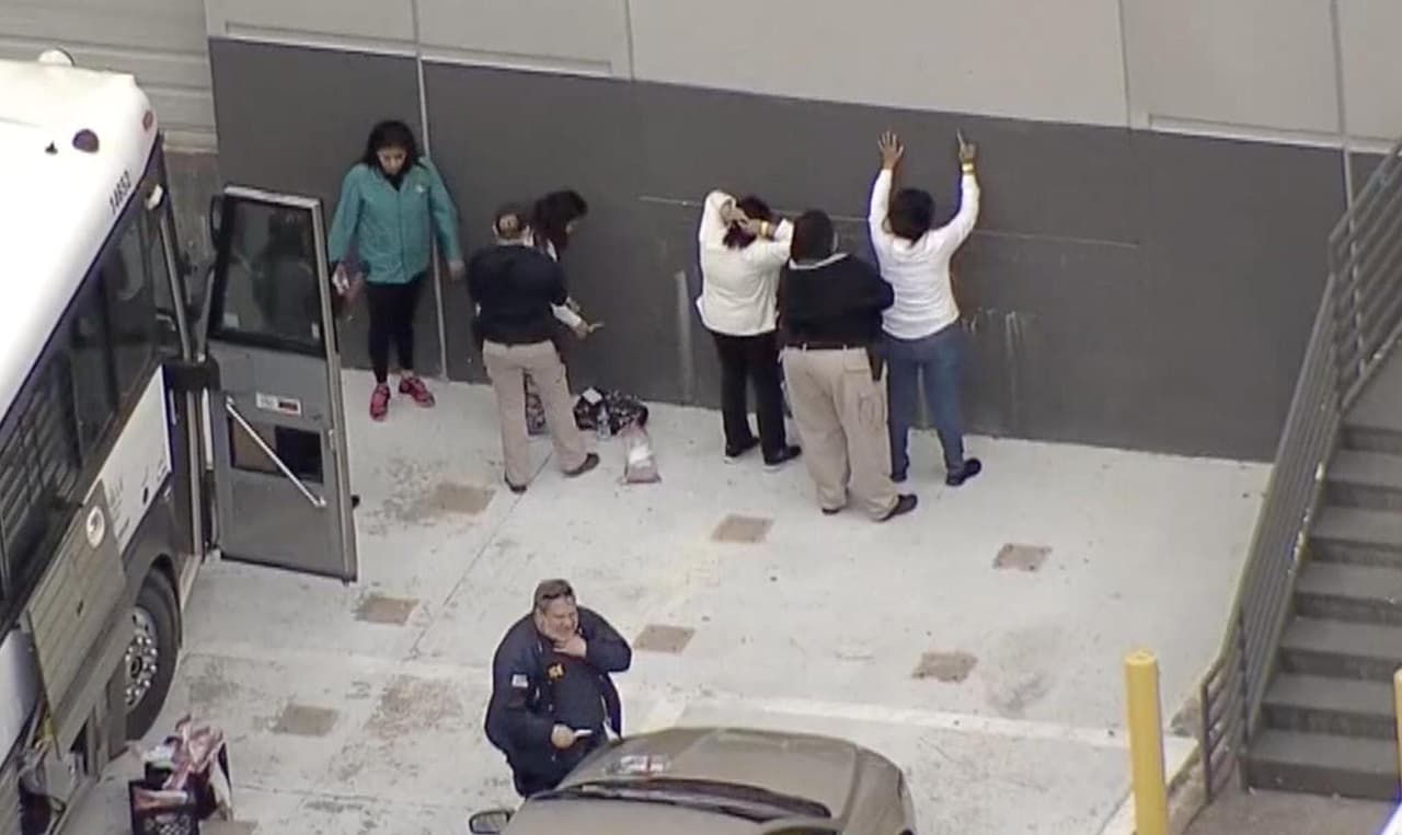 Varios empleados son intervenidos durante el operativo ICE realizado en la empresa CVE Technology Group Inc. en Allen, Texas.