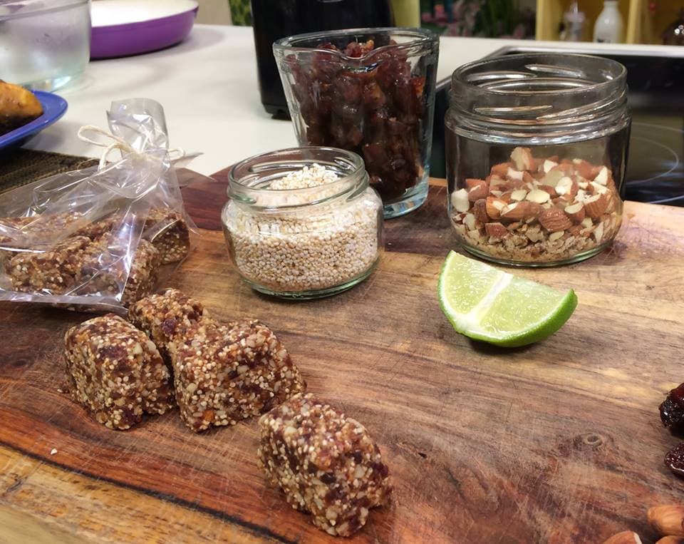 ¡No pases hambre en la oficina! Chef Oropeza nos enseña a preparar estas barritas.