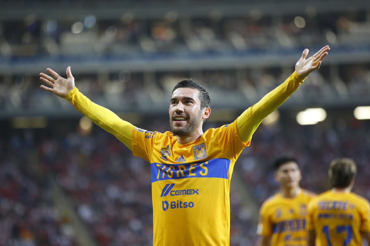 Los errores en la primera parte en propia puerta y en la del rival condenaron a Chivas antes de la media hora de juego. Juan Pablo Vigón anotó doblete y para el segundo tiempo, un error más de Miguel Jiménez permitió que Samir Caetano anotará el 0-3.