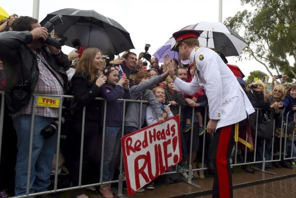 Un adolescente le hizo un cartel muy original inspirado en un rasgo característico que comparte con el príncipe.