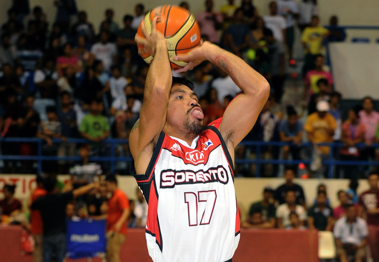 Manny Pacquiao encestó su primer tiro en el basquetbol profesional