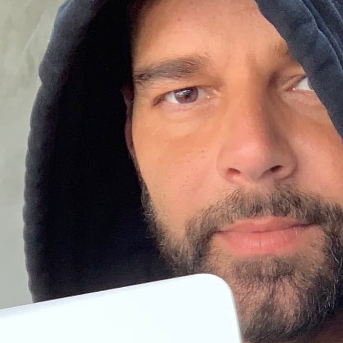 "Renn es un despertar, es darme cuenta que no es lo mismo ser papá a los 35 que a los 47; que es importante poder hacer dos cosas a la vez", comentó mientras mostraba cómo carga a sus dos bebés al mismo tiempo.