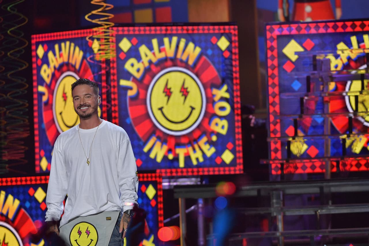 Balvin también destaca en las categorías de Mejor Fusión/Interpretación Urbana por el tema 'Mi gente'; Mejor Canción Urbana por 'Downtown', 'Sensualidad' y 'X'.