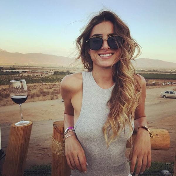 Estefanía tiene repartidos a sus seres queridos en varios países: "Soy muy unida a mi familia, mi hermana es parte de mi vida, es todo, sin ella no doy un paso, ella se quedó en Londres viviendo y cada dos meses nos vemos, voy o viene, la tecnología ayuda muchísimo, mi padre se quedó en España, él es chileno pero somos muy unidos. Mi mamá vive en México, en Monterrey y aunque estamos todos separados nos juntamos cada cierto tiempo", contó para 
<a href="http://www.mujerintime.com/estefania-ahumada/">Mujer in time</a>.
<br>