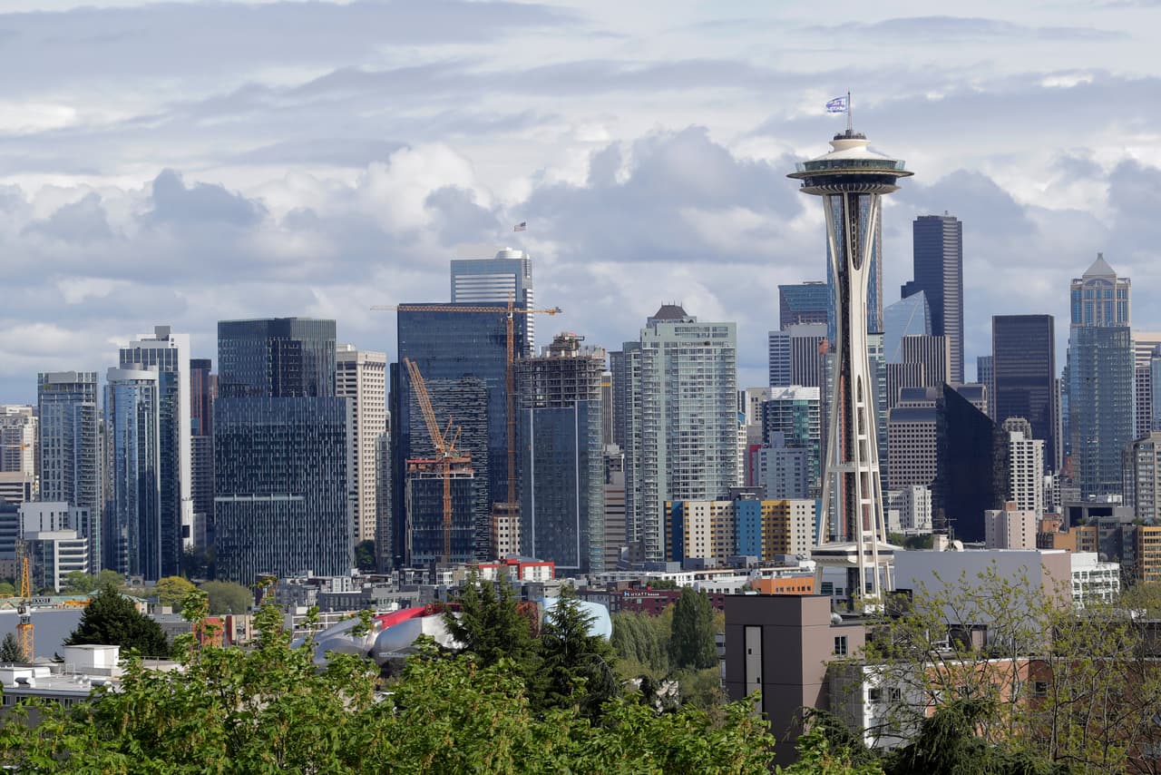 <b>Seattle</b> se coloca en la cuarta posición con 92.8 puntos generales. La ciudad consiguió 89.8 puntos en ciencias económicas, 70.3 en capital humano y 85.9 en calidad de vida. En medio ambiente obtuvo 88.1 puntos y en gobernanza, 75.7.