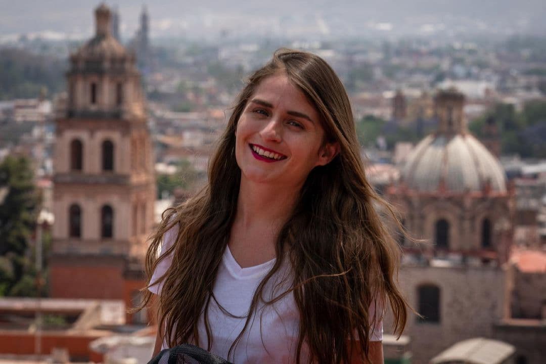 Por su parte, María Solares está trabajando para relanzar su carrera en los espectáculos. En el 2019 lanzó su propia serie web, llamada ‘
<a href="https://www.youtube.com/channel/UCcpzS-c5ZYWRU224rBB9RzQ" target="_blank">Yo soy Lissette Bracho</a>’ , en la que revive su personaje de La Usurpadora en la actualidad.