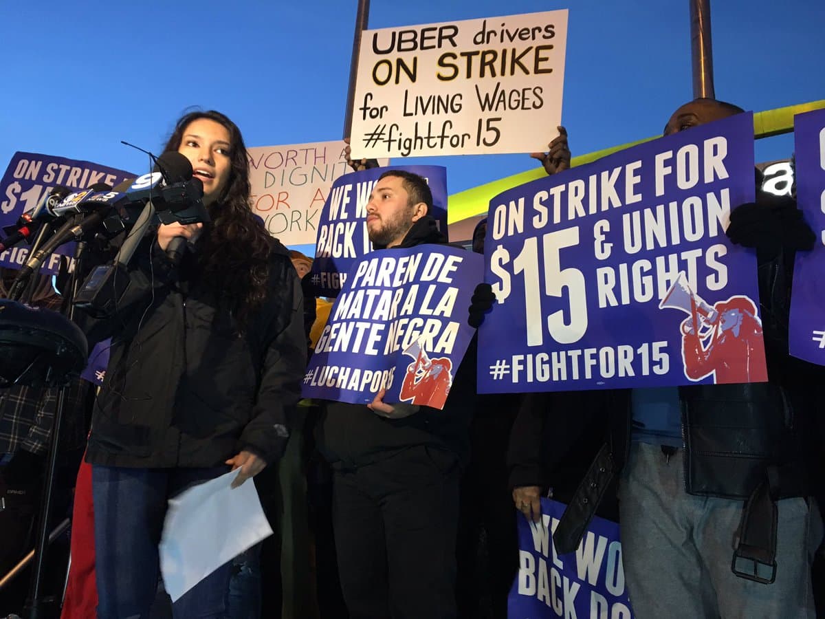 El salario mínimo en Chicago es de
<b>10.50 dólares</b> la hora, pero en el resto de Illinois es de
<b>8.25 dólares</b>.