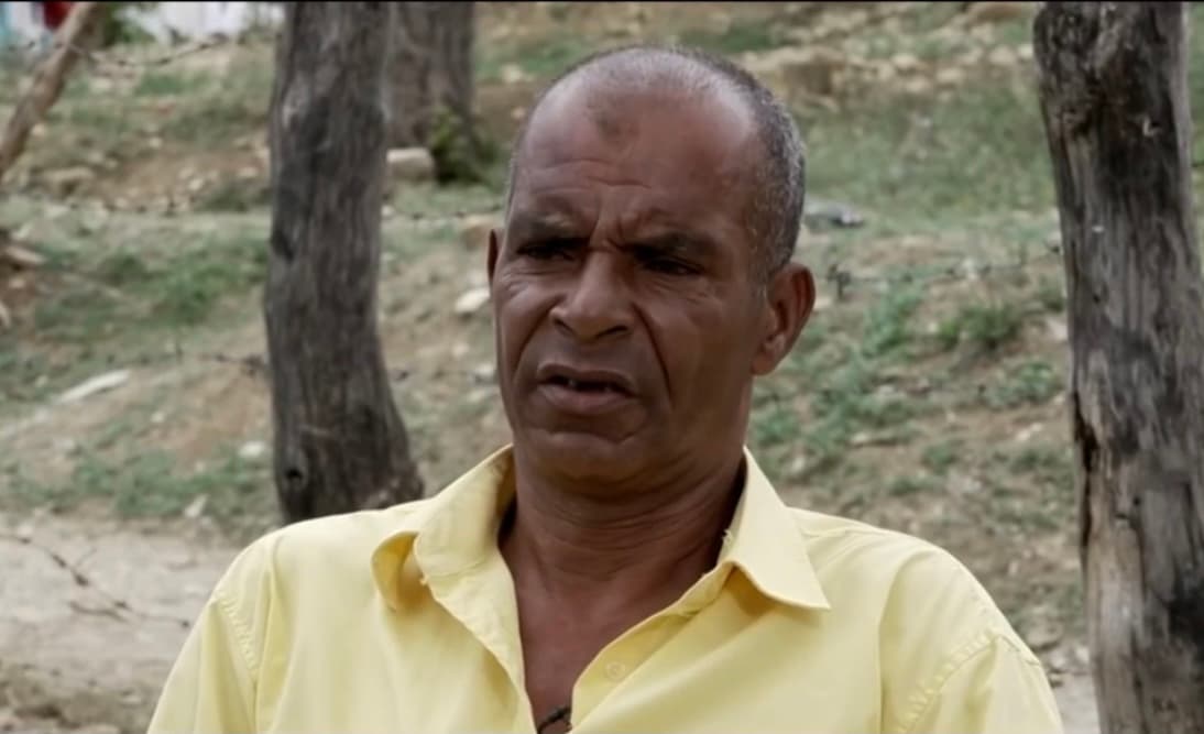 Al igual que Albida, una empleada doméstica, Pedro Montero indica que sus ingresos como agricultor no pudieron ayudar para poder aplicar alguna cirugía que le ayudara a su hijo. Sin embargo, hace tres años, una congregación religiosa conoció el caso de Freddy y quisieron ayudar. “Mi hijo viajó con ellos hacia los Estados Unidos y los médicos que lo pudieron valorar dijeron que no se podía someter a ninguna cirugía
<b>porque Freddy era muy chico y corría mucho riesgo”</b>, recuerda Pedro.
<br>