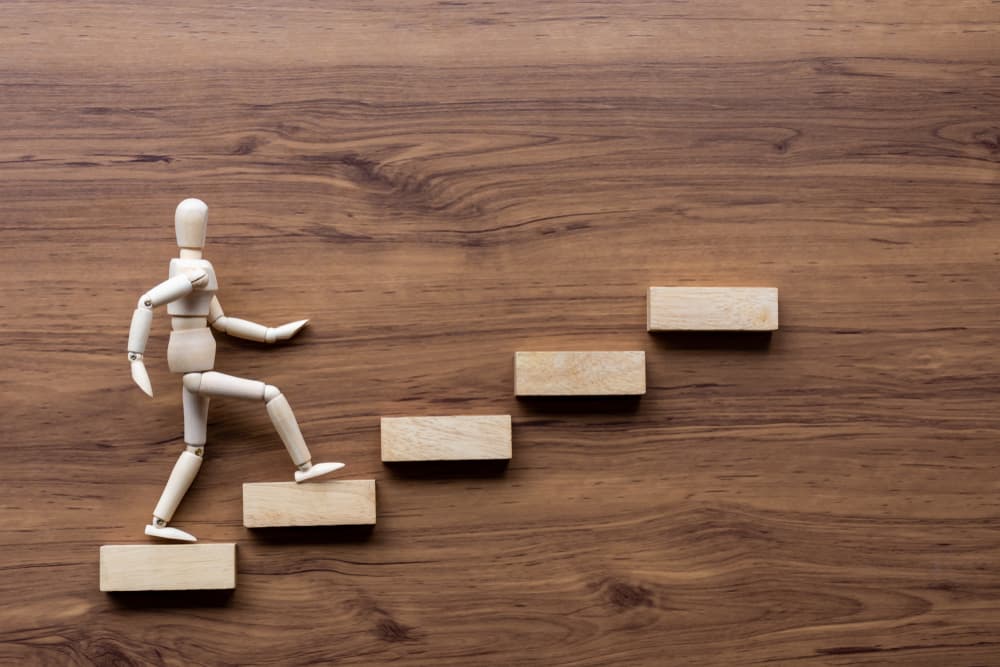 <b>PERRO EN EL MES DEL DRAGÓN 2021 (Los nacidos en 1934, 1946, 1958, 1970, 1982, 1994, 2006, 2018)</b>
<br>Espera un mes muy agradable, con muchas oportunidades. Cuando alguien te lance una piedra, con ellas arma un muro o un escalón para ascender. No te detengas a devolverlas, pues pierdes tiempo. Úsalas para seguir adelante en tu camino. Solo aquellos que se ponen en el plano de quienes los insultan, son los que van hacia atrás y tú no eres así. Eres la honestidad personificada.
<br>