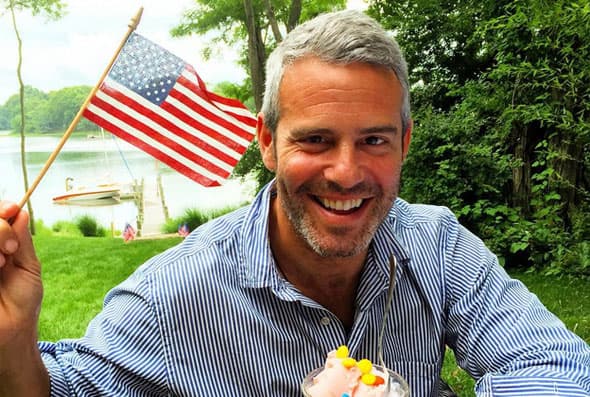 El conductor Andy Cohen hasta un rico sundae disfrutó.