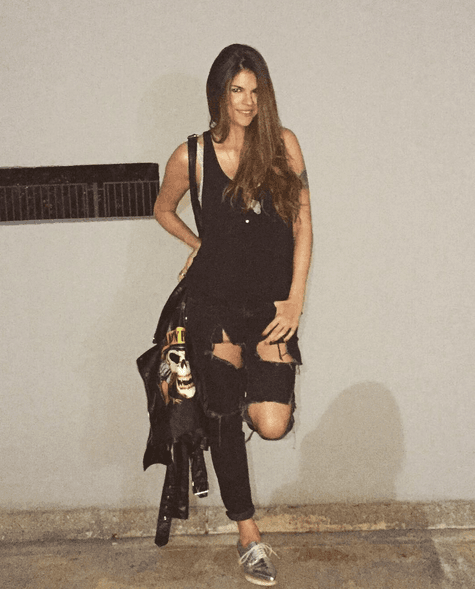 Su look es súper moderno y por los comentarios que hay en sus fotografías tiene muy buena onda, ya que es muy positiva.