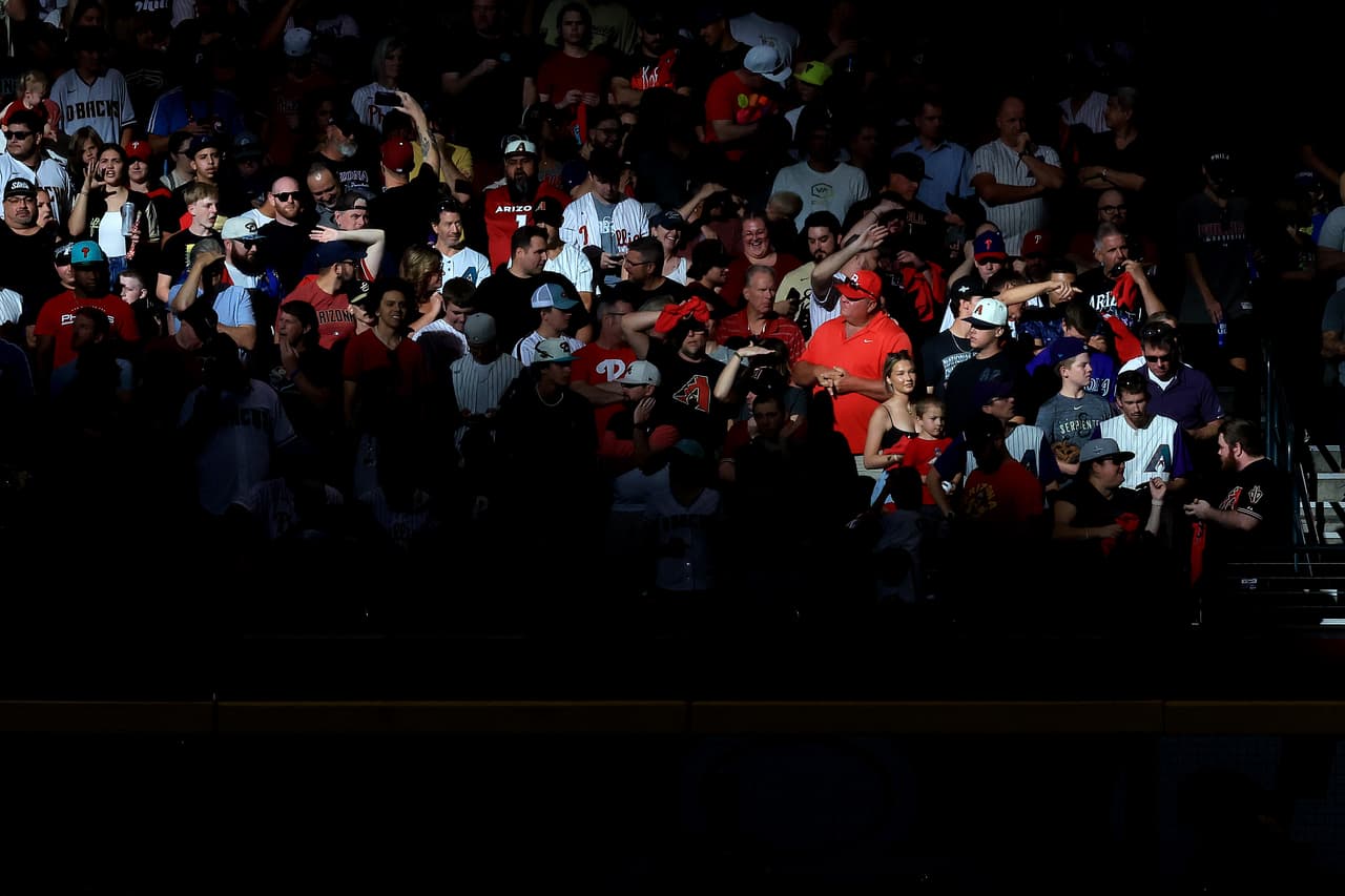 A los aficionados no les importó el aumento en los precios y desde temprana hora acudieron a las taquillas del estadio y a través de la página oficial para conseguir sus boletos.