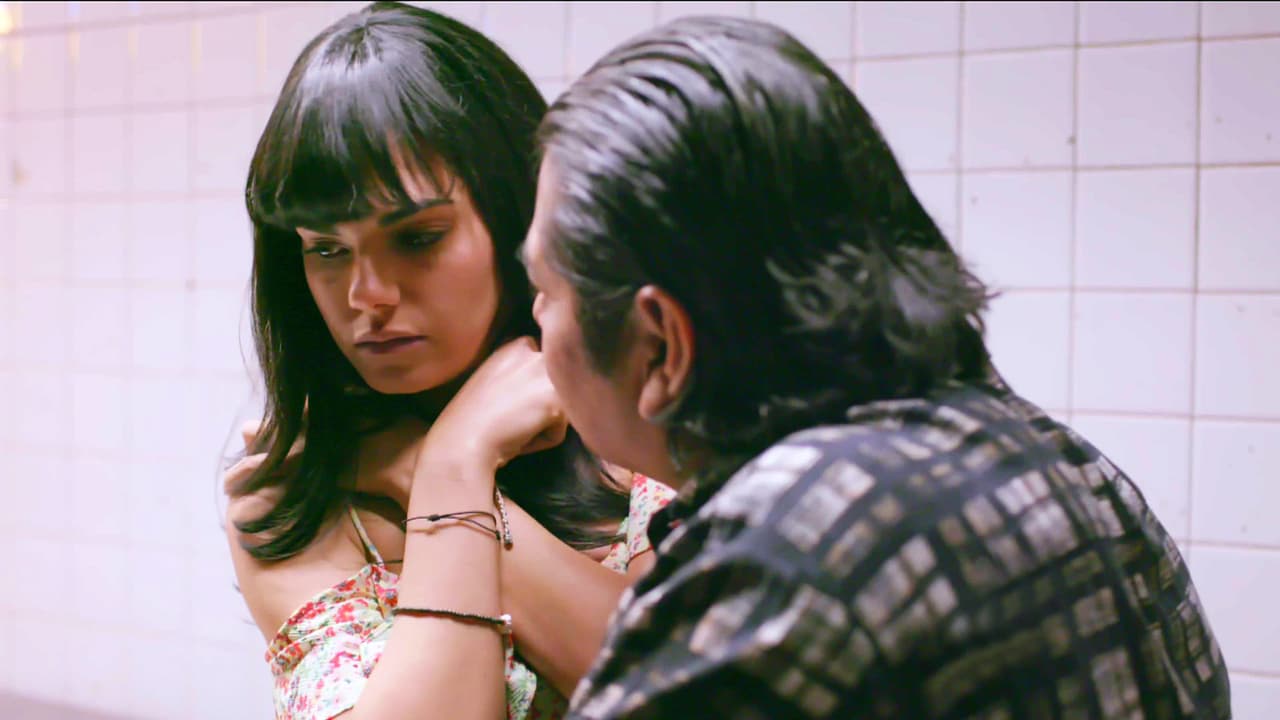 El primero de ellos fue su padrino Ernesto, quien 
<b><a href="http://www.univision.com/series/la-piloto/el-padrino-de-yolanda-se-aprovecho-de-ella-video">se aprovechó de su sueño de ser piloto para abusar de ella</a></b>.