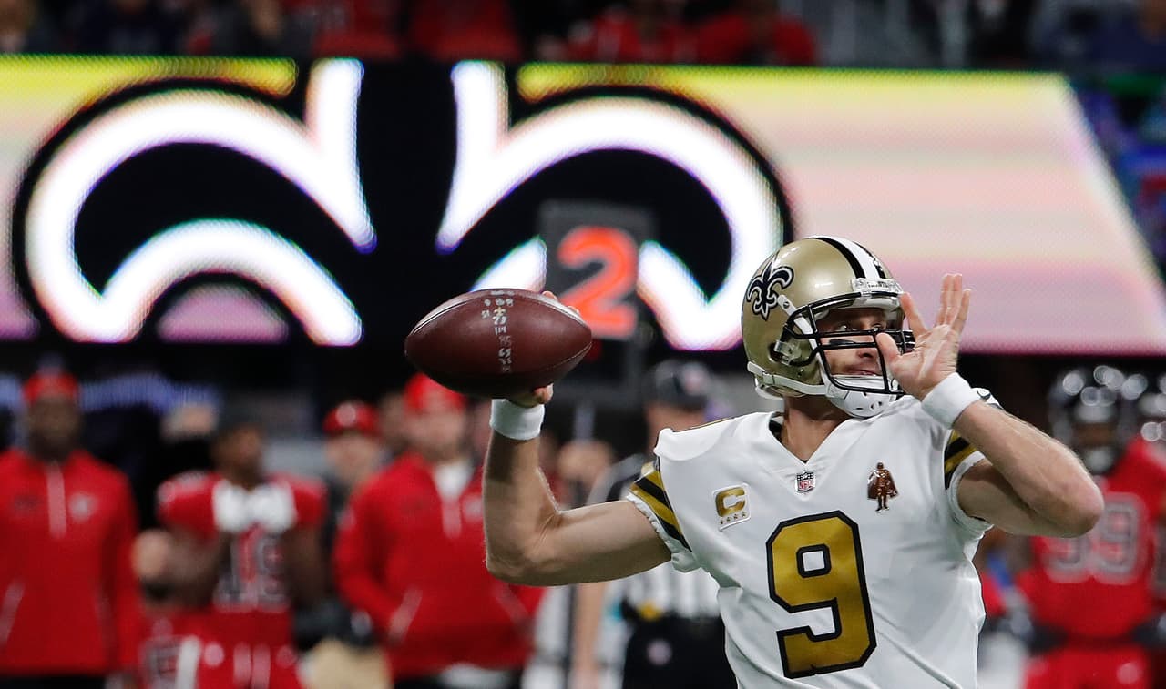 New Orleans Saints quarterback Drew Brees (9) works against the Atlanta Falcons during the first half of an NFL football game, Thursday, Dec. 7, 2017, in Atlanta. (AP Photo/David Goldman)