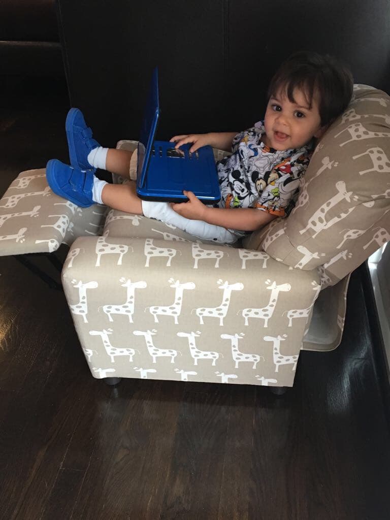 Lo sorprendieron infraganti, aunque MVP es muy pequeño ya trabaja mucho.