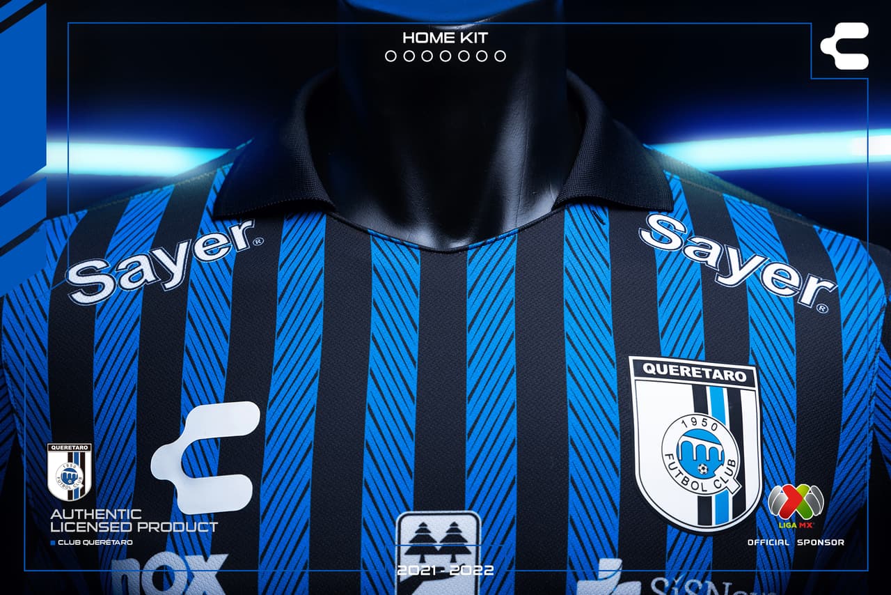 Gallos presentó su tradicional jersey con franjas negras y azules para su equipamiento como locales y un elegante blanco para el jersey de visita.