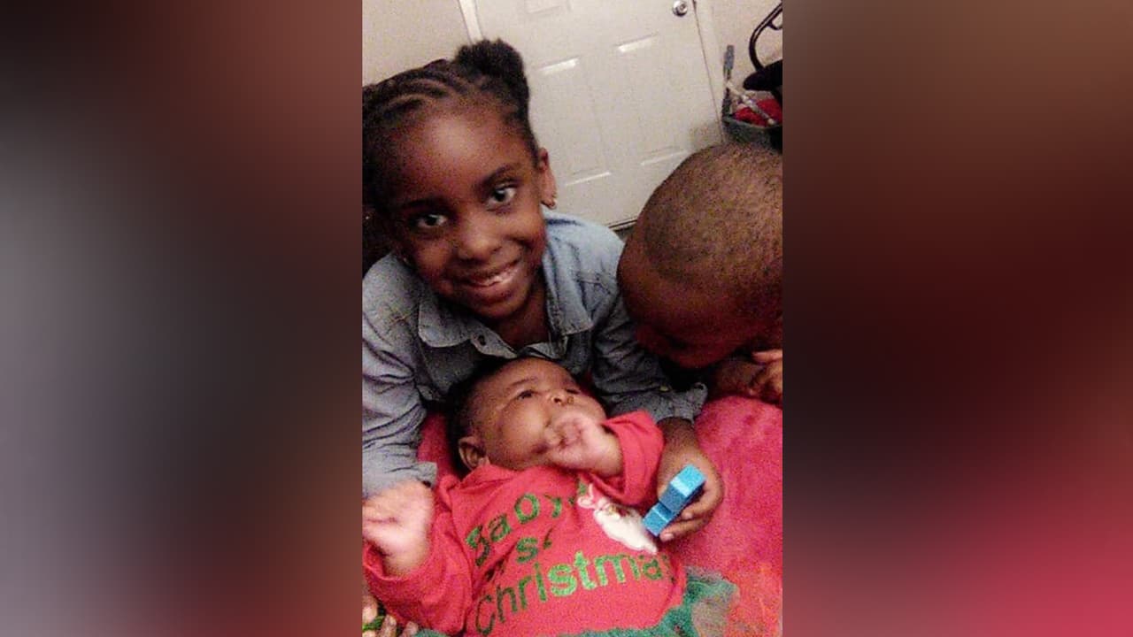 <b>Enero 3 de 2019: </b>Tres niños murieron tras ser apuñalados por el novio de su madre, según el reporte de las autoridades. En el incidente, el sujeto también le disparó a la mujer en el rostro. El hecho ocurrió en un departamento de Texas City y Junaid Mehmood, de 27 años, enfrenta cargos por la muerte de Angela Pilot, de 5 años, Prince Larry Brown, de 2, y Ashanti Mehmood, de dos meses de nacido.