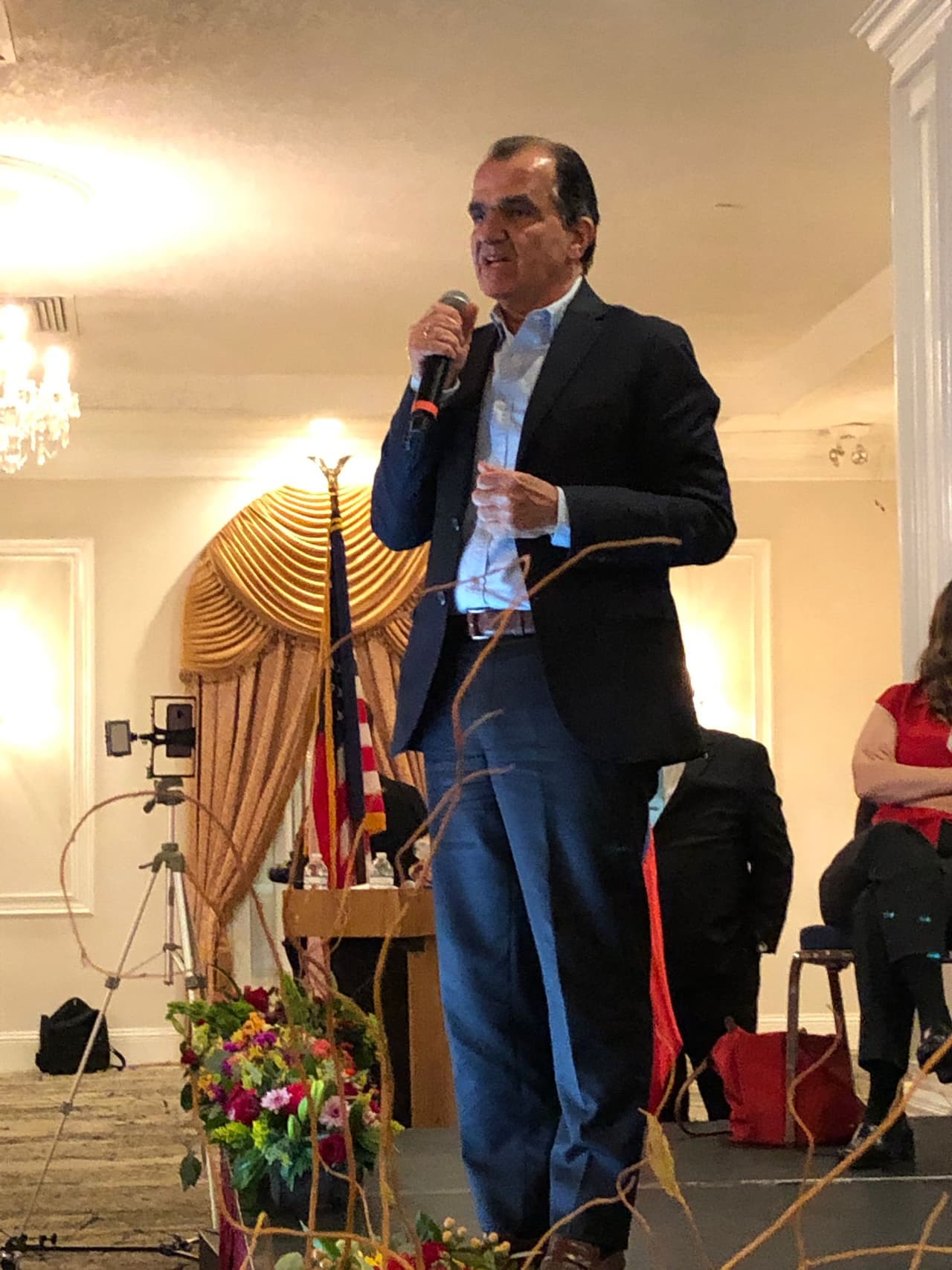 Oscar Iván Zuluaga, exministro de hacienda de Colombia, también habló de sus propuestas, de ser elegido presidente.