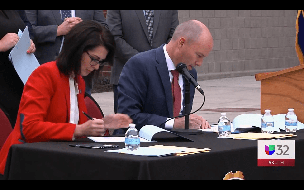 ¿En qué consisten las reformas policiales promulgadas  por el gobernador Spencer Cox?