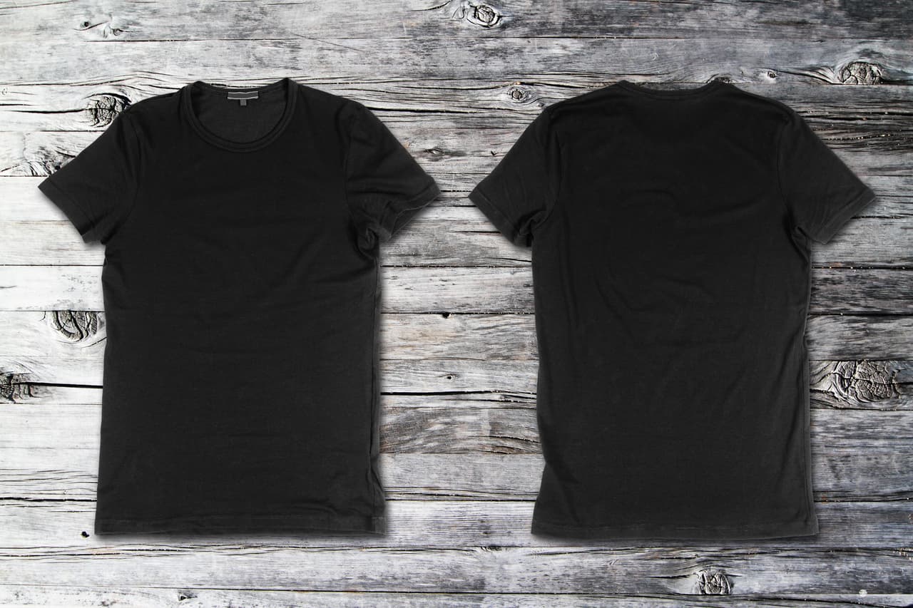 <b>Playera vieja.</b> Si no sabes qué hacer con tus playeras viejas, las puedes usar para rizar tu cabello. Corta la playera en tiras y luego enrolla las mechas. Luego aplica productos hidratantes y fijadores y después de un tiempo notarás la diferencia.