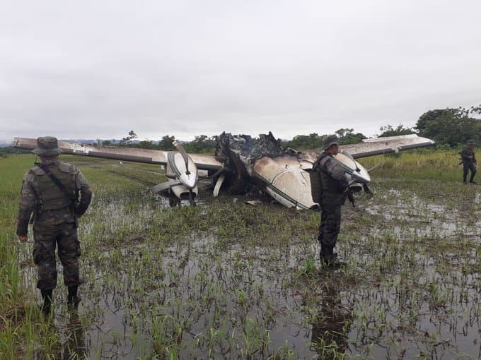 Caminos de tierra en la jungla centroamericana son usados como pistas clandestinas por las organizaciones dedicadas al tráfico de droga.