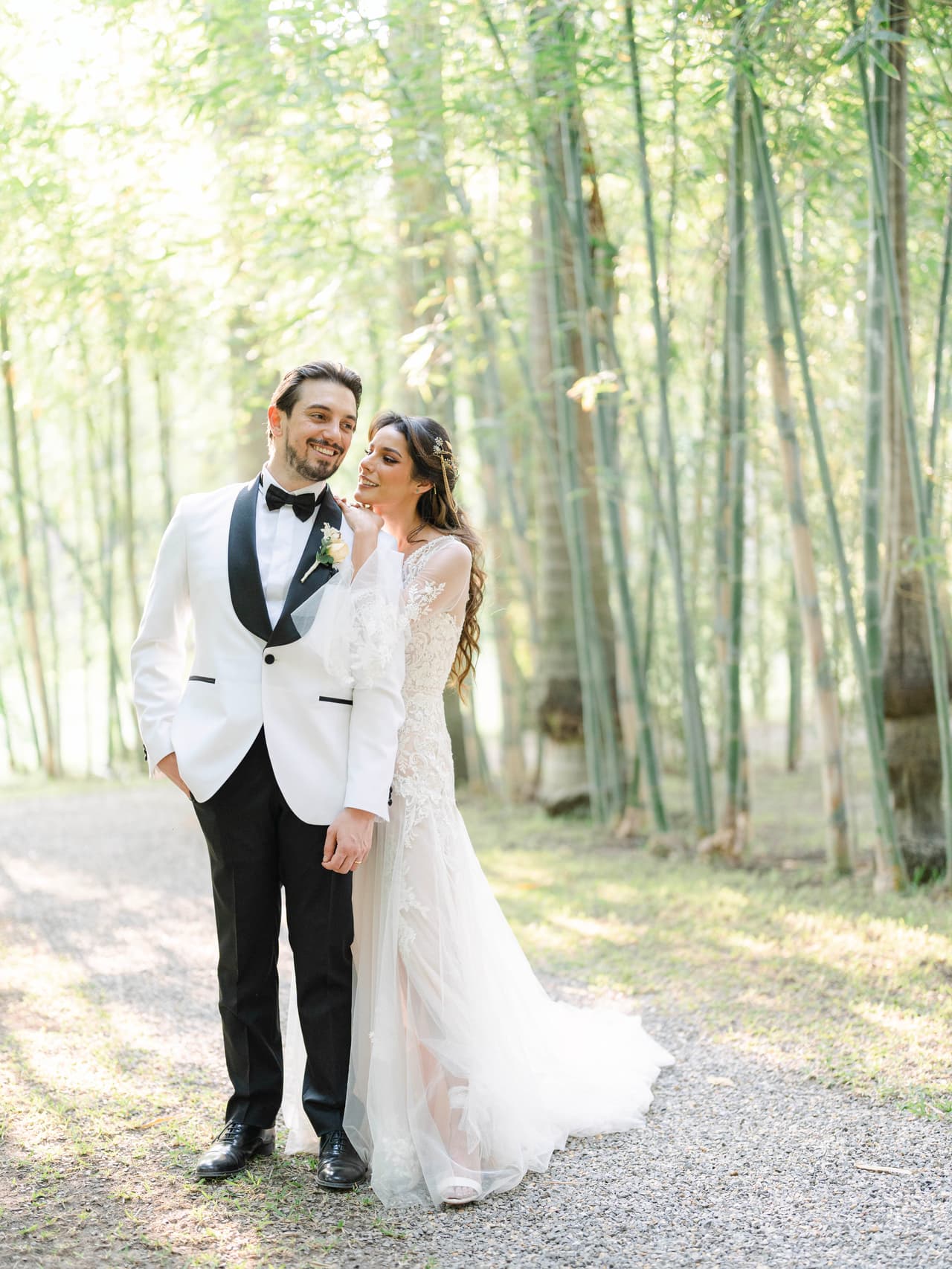 La actriz de 30 años se convirtió en la esposa del 
<a href="https://www.univision.com/famosos/oka-giner-conto-como-supo-que-su-novio-era-el-amor-de-su-vida-gracias-a-una-senal-divina">comediante venezolano Ignacio Redondo</a>, con quien comenzó su noviazgo en julio de 2019. 
<br>