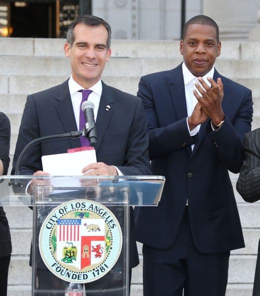 El alcalde Eric Garcetti y otros líderes de Los Ángeles junto a la estrella de la música Jay- Z anunciaron frente a la sede del ayuntamiento el festival de música de dos días que tendrá lugar en el centro de Grand Park el fin de semana del Día del Trabajo ¿Quieres saber más?: