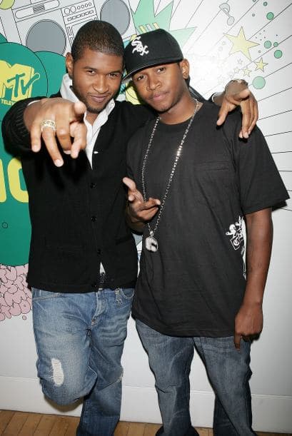 El cantante, bailarín y compositor, Usher, y quien también ha ganado ocho premios Grammy, comparte con su hermano, James Lackey, la pasión por la música.