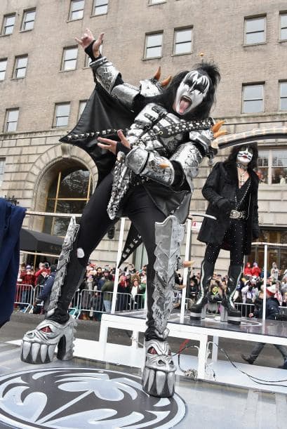 Al igual que Gene Simmons, su compañero de grupo.