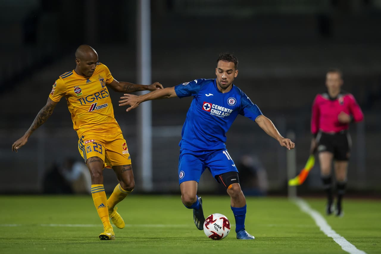 Los Tigres dejan ir el triunfo y la Máquina les empata el encuentro, lo lleva a los penales y se cuelan a la final de la Copa GNP.