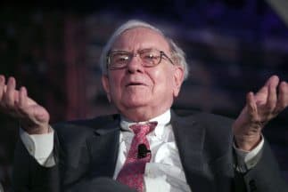 Warren Buffett 'se pone las pilas' y compra Duracell a Procter & Gamble
