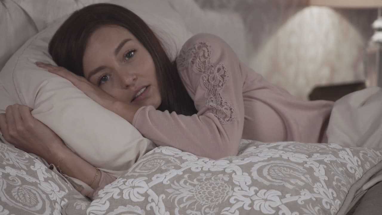 Por eso ella se siente muy agobiada, pues ama a uno de ellos pero gracias a las intrigas de Ana Leticia se ha dejado influenciar.