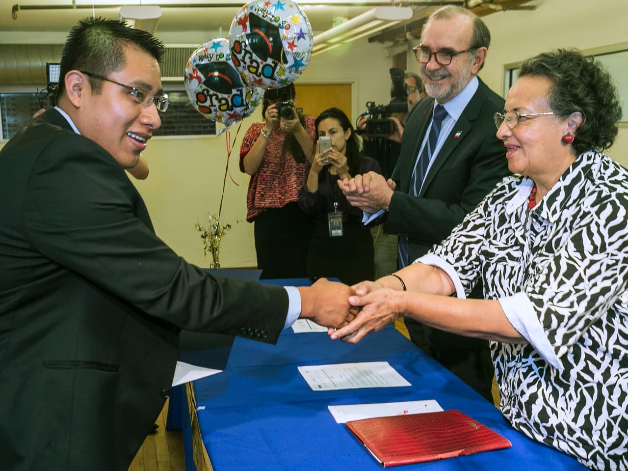 Inmigrantes aprovechan programa de alfabetización en español en EEUU