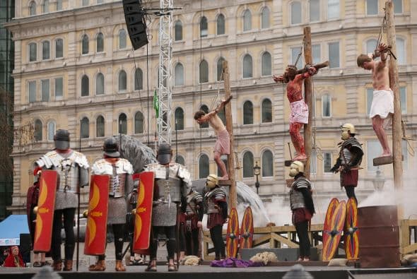Decimotercera Estación: Jesús muere en la cruz.