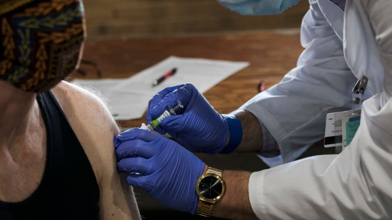 El creador de la vacuna de Pfizer pronostica que no tendremos un invierno normal sino hasta 2021