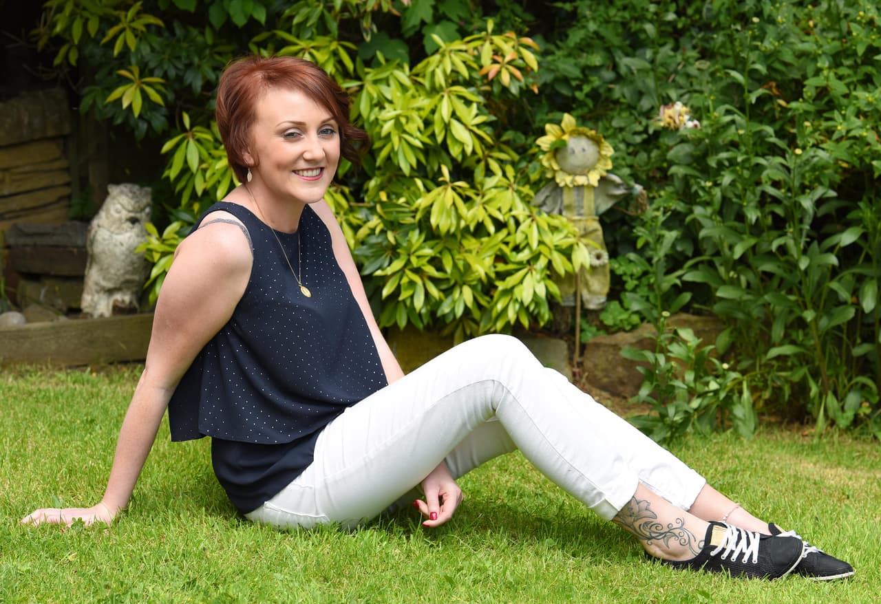 Claire Burgess salvó su vida gracias a una noche de copas con sus amigos.