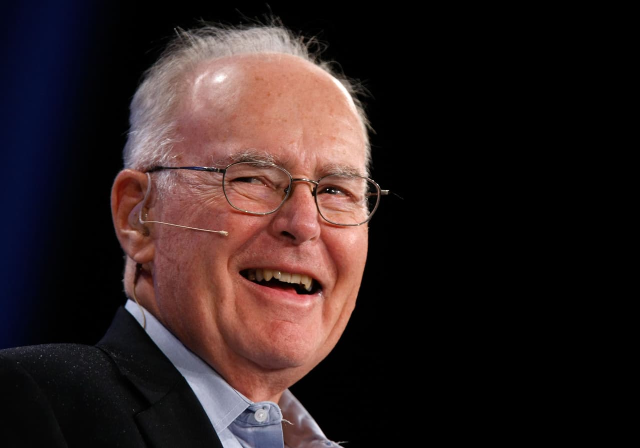 <b>Puesto 9. Gordon y Betty Moore</b>
<br>
<br>Donaciones de por vida: 5,200 millones de dólares.
<br>
<br>Porcentaje del patrimonio neto donado: 30.4%.
<br>
<br>Patrimonio neto: 11,800 millones de dólares.
<br>
<br>Enfoque de sus aportes: ciencia, medio ambiente y educación.
<br>
<br>El cofundador y presidente emérito de Intel Corporation construyó junto a su esposa la Fundación Gordon y Betty Moore. Sus aportes se centran en la investigación e innovación científicas, la conservación del medio ambiente y la atención médica.
<br>