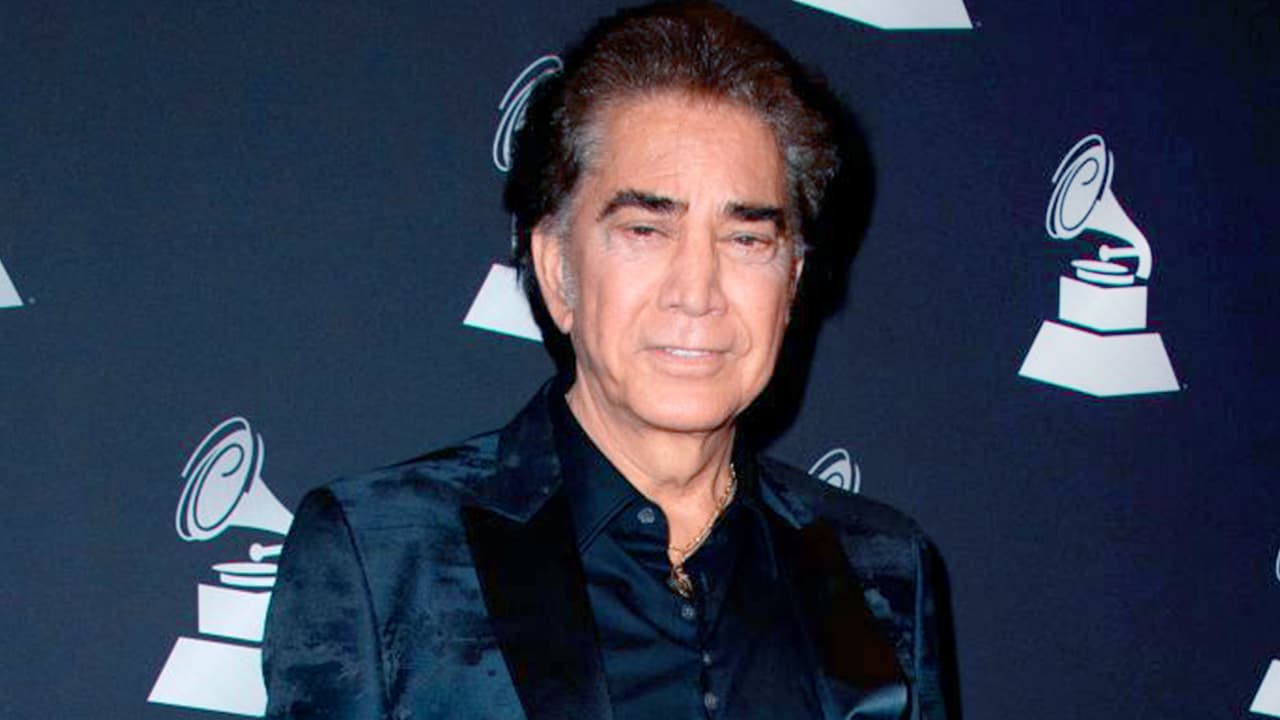 Los tres llevan distanciados más de 30 años y ellas acusan a la actual esposa del cantante, Carolina Pérez, como la causante del conflicto.
<br>