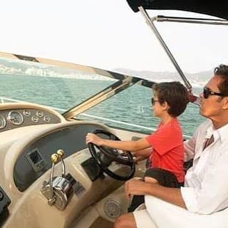 "Tengo un convenio con ella, en el que una vez que quedamos divorciados, que ya mandamos el comunicado, no íbamos a hablar al respecto, entonces ya es una cuestión jurídica, entonces yo no quiero seguir hablando de eso", aseguró.