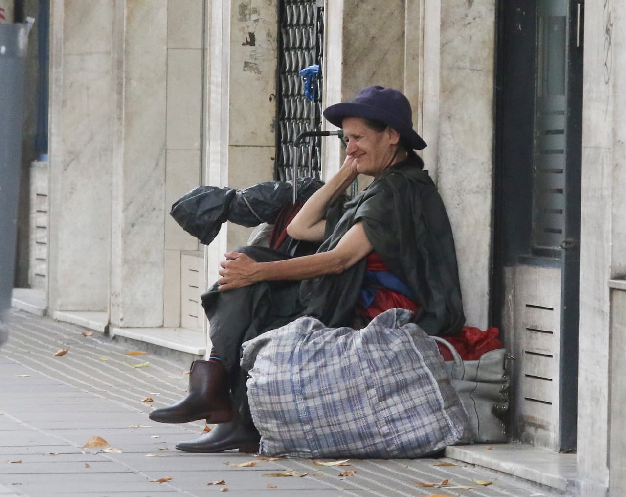 Con el estreno de la serie biográfica del cantante en 2018, el tema del paradero de su madre volvió a causar interés. Incluso varios medios de comunicación llegaron a confundir a Marcela con una indigente argentina que después supimos se llama Honorina Montes, lo que echó por tierra la teoría de la supervivencia de la progenitora de Luis Miguel.
