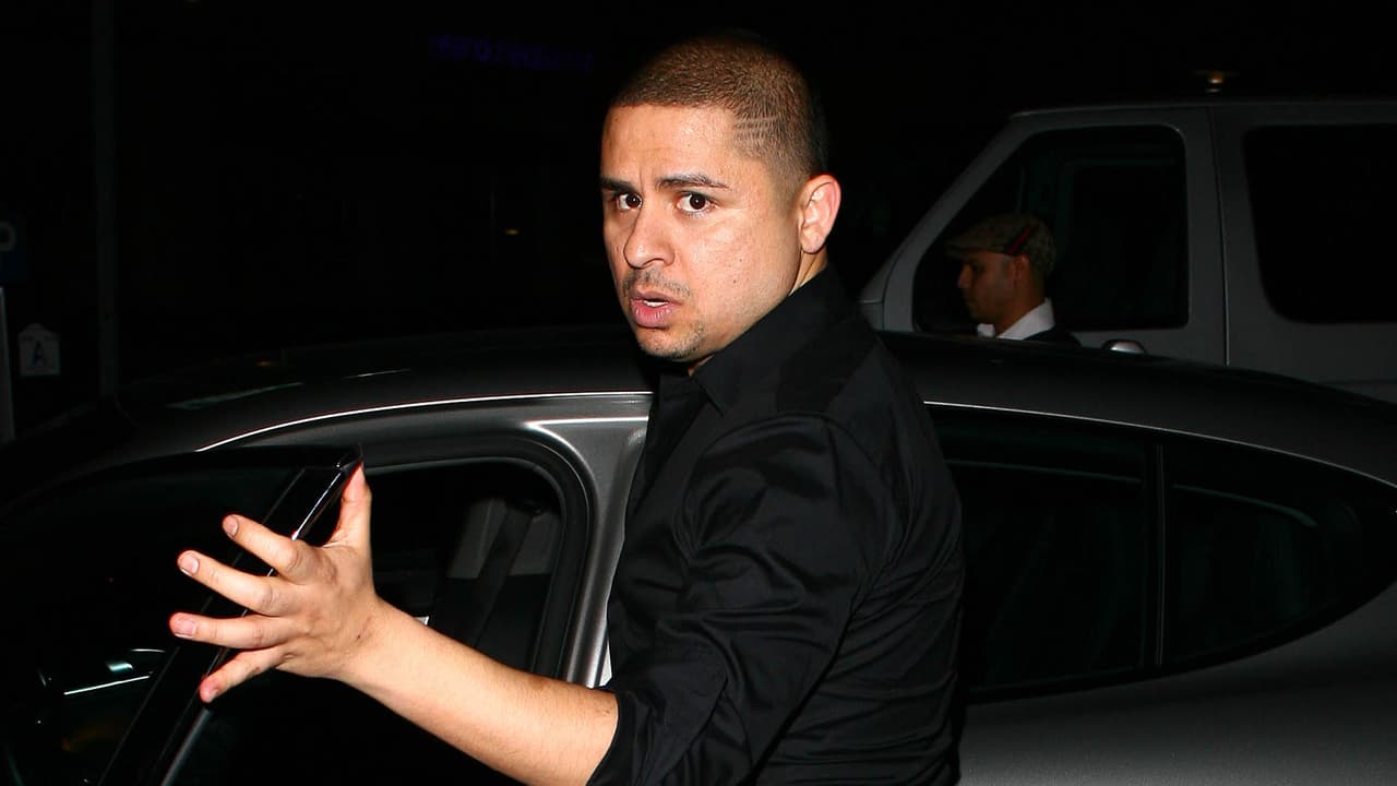 Larry fue cuestionado sobre porque componía corridos inspirado en el narcotráfico y contestó que él había crecido con esa cultura.