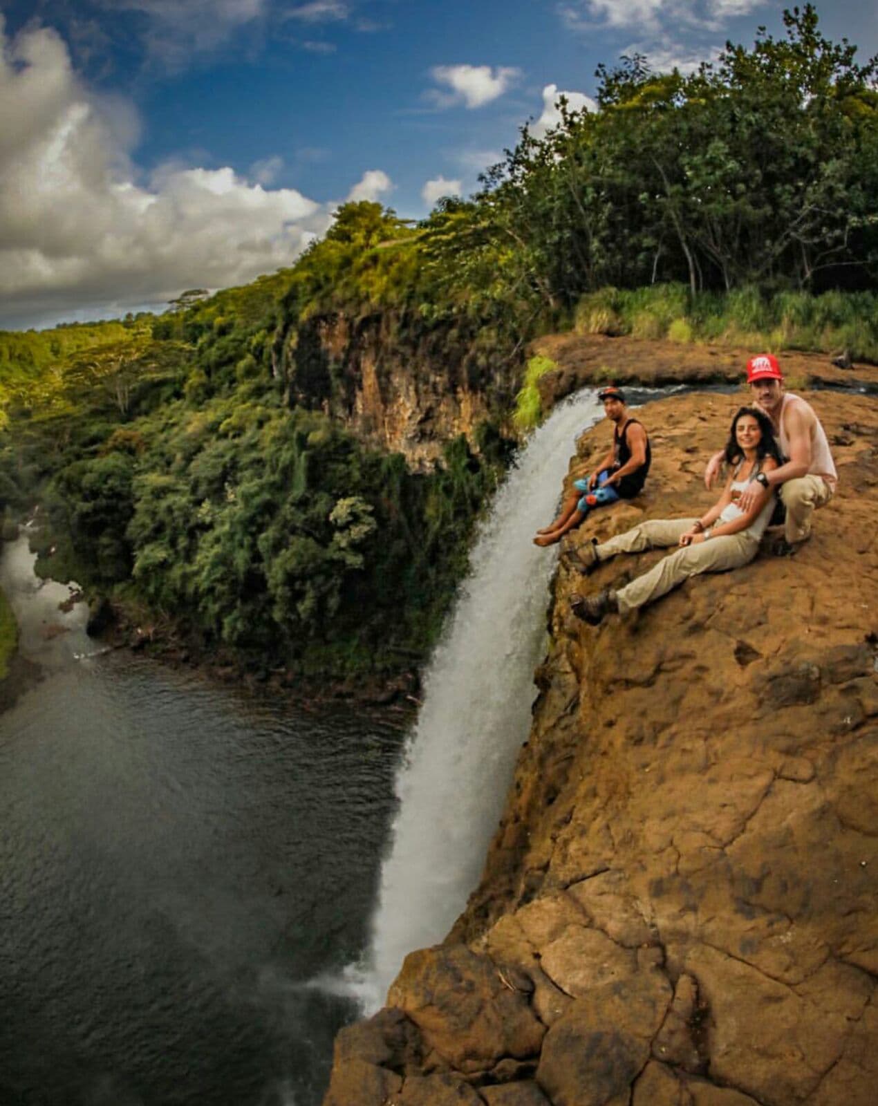 Esta foto fue de las más esperadas, ya que los dos querían hacerse una imagen en la famosa cascada Wailua.