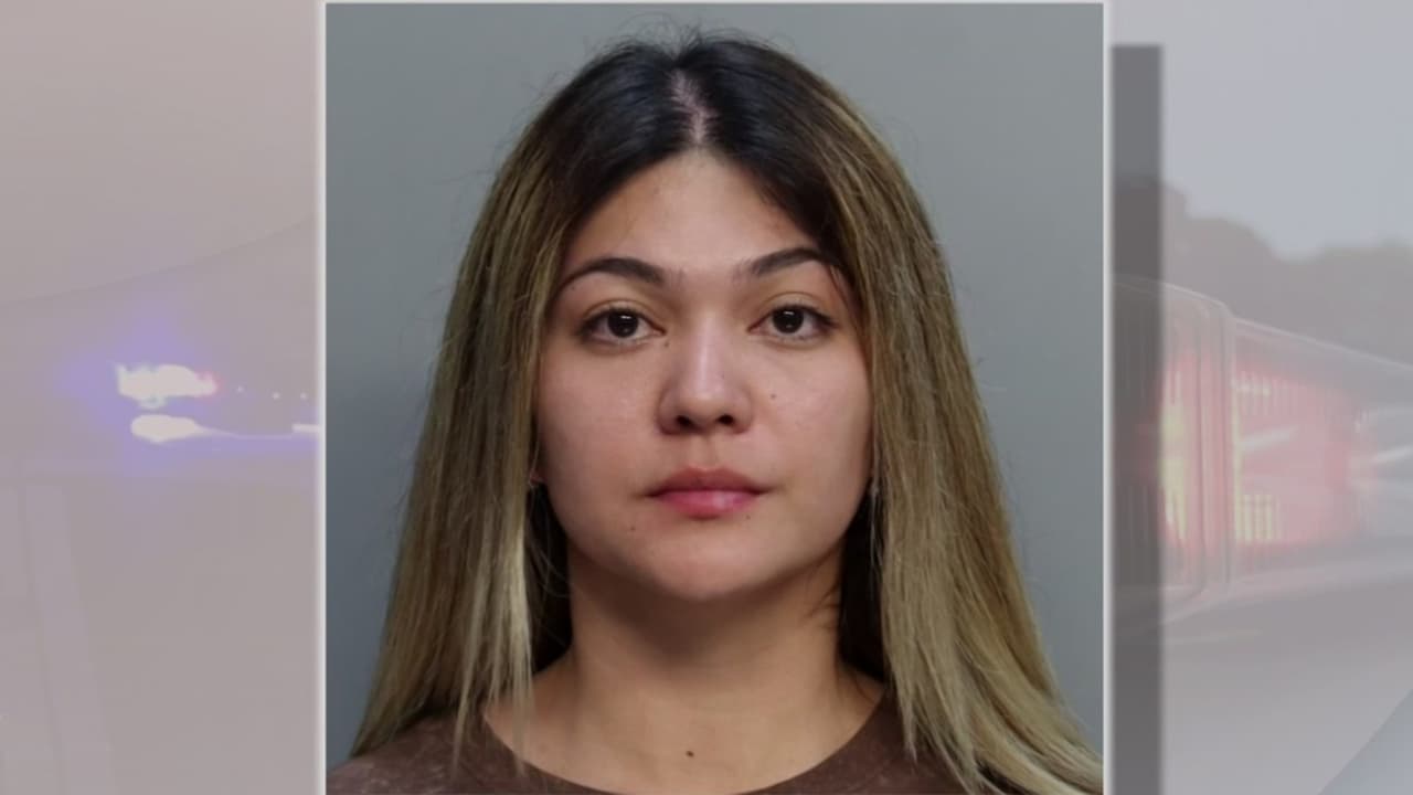 Arrestan a una mujer acusada de publicar en TikTok un video abusando de un niño de 4 año