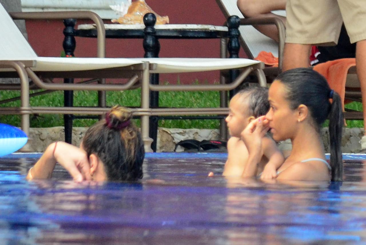 Zoe Sadaña ya se fue a las cálidas playas de México con su esposo y gemelos.