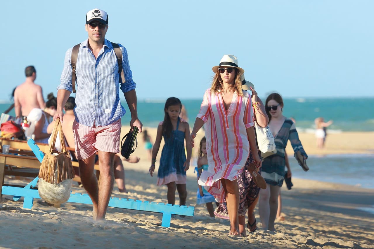 Jessica Alba por su parte prefirió irse a las playas de Brasil para disfrutar de las festividades navideñas en familia.