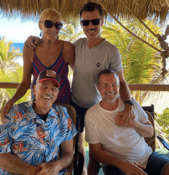 <b>Sandra Vale </b>
<br>En 1967 el actor se casó con Sandra Vale, con quien comparte dos hijos: Andrés Jr. y 
<a href="https://www.univision.com/radio/raul-brindis/hijo-de-andres-garcia-se-sincera-luego-de-que-su-padre-lo-desheredara-video">Leonardo</a>, quienes también se dedican al mundo del espectáculo.