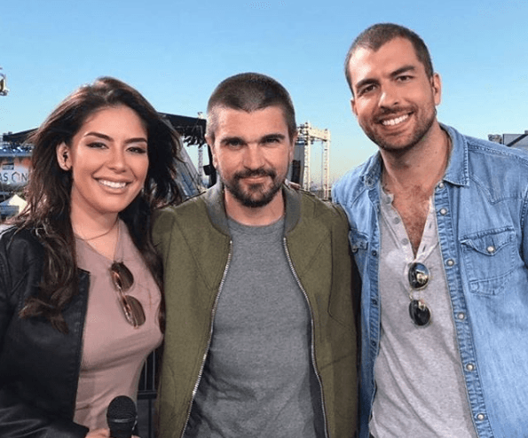 Como cuando conoció y entrevistó al cantante colombiano Juanes.