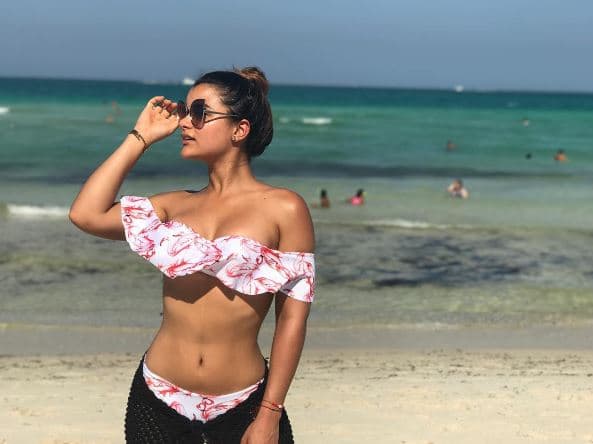 La ex reina de belleza, Clarissa de Molina, luce radiante cuando presume su sexy abdomen.