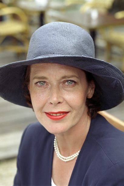 17 de octubre. Sylvia Kristel, 60 años de edad. Actriz holandesa que ganó fama mundial como protagonista de la película erótica "Emmanuelle" en los 70. Símbolo del erotismo moderno en el cine. Falleció víctima de un cáncer.